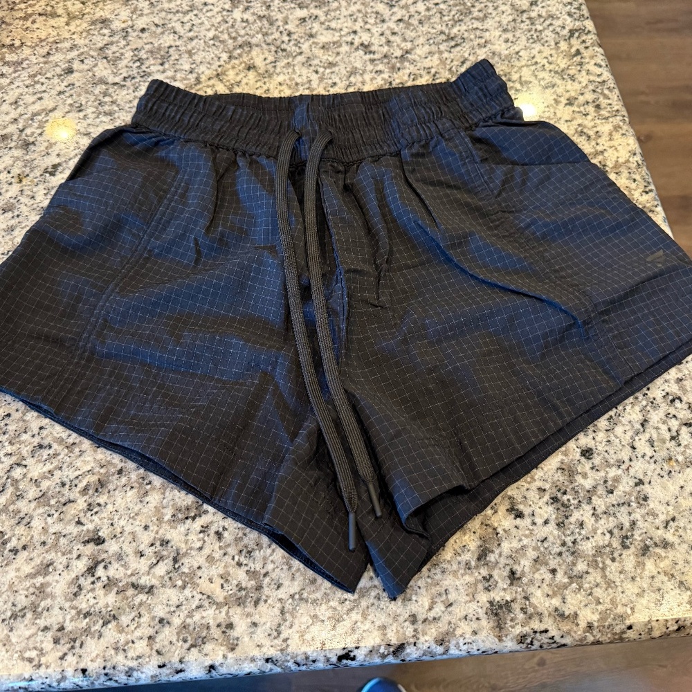 Fabletics Ripstop Short Black - Small - image 1